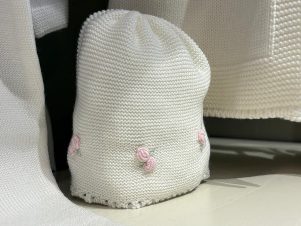 Cappello in lana con roselline