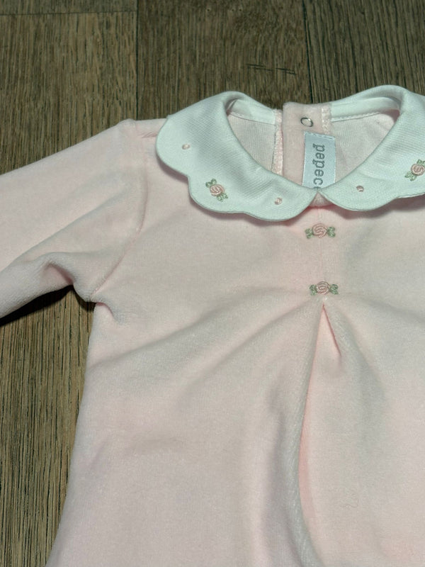 Tutina in ciniglia rosa con roselline ricamate