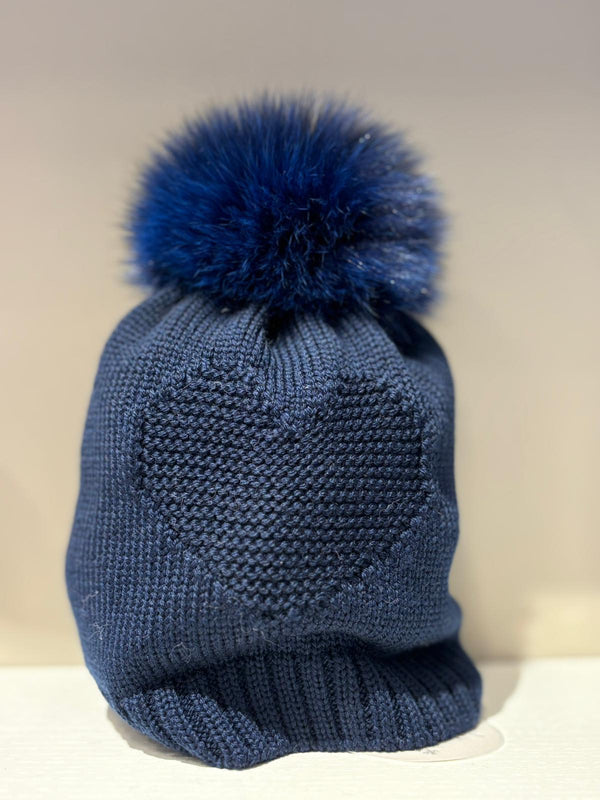 Cappello blu con cuore