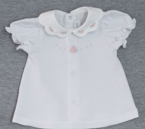 Completo due pezzi  con ricamo roselline rosa