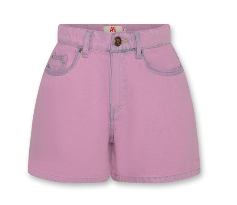 pantaloncini sovratinti di aprile