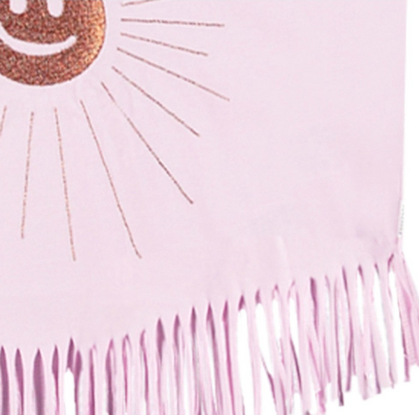 Top rosa oversize in cotone biologico con scollo a costine e frange sul fondo.