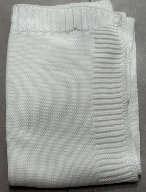 Coperta lavorata a maglia in cotone biologico bianca