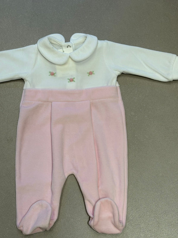 Tutina in ciniglia rosa con dettaglio roselline ricamate a vapore